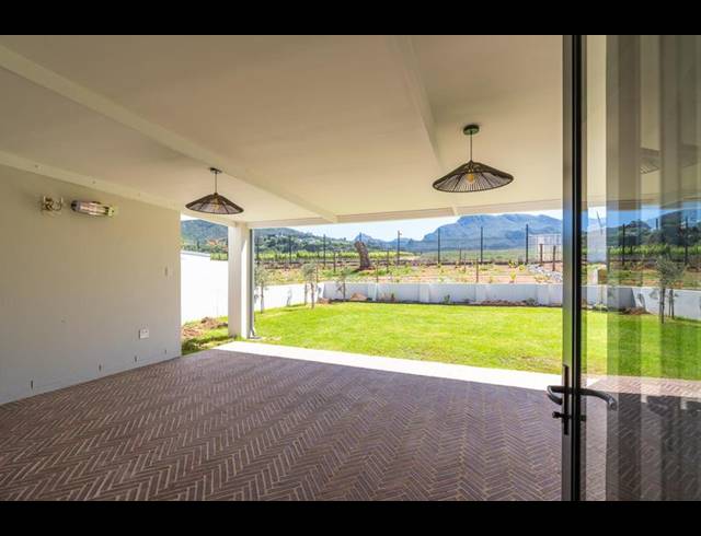 2 BEDROOM PROPERTY TO RENT IN CONSTANTIA